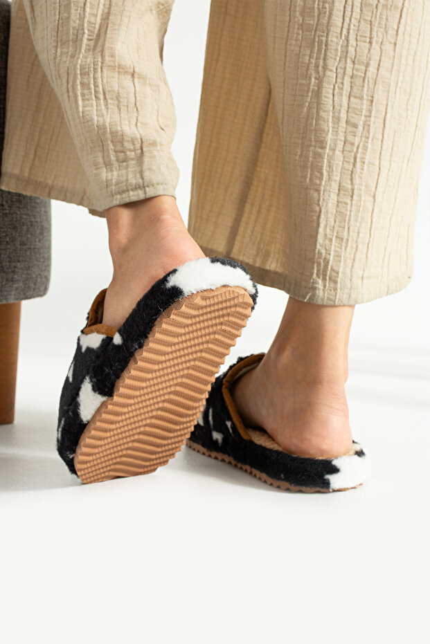 Černobílé vlněné zimní pantofle - 8