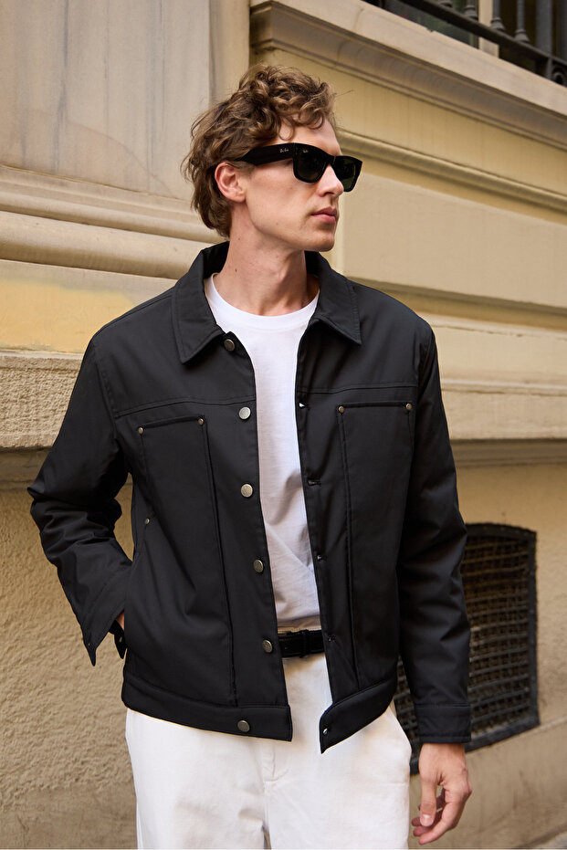 سترة مبطنة للرجال باللون الأسود - 2