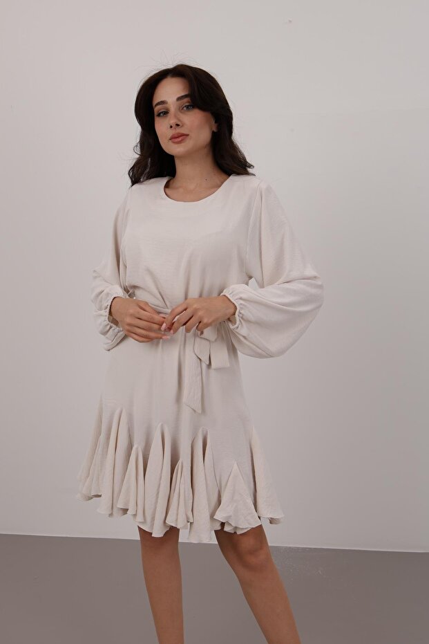 Rochie albă de damă, căptușită cu volane - 5