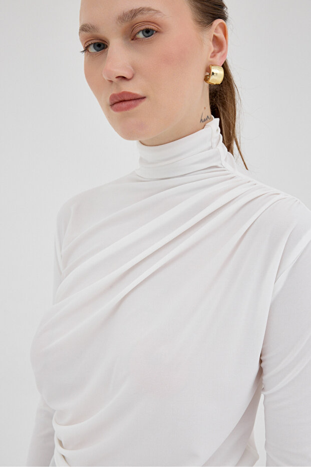 2517 بلوزة بأكمام طويلة ورباط باللون البيج - 4