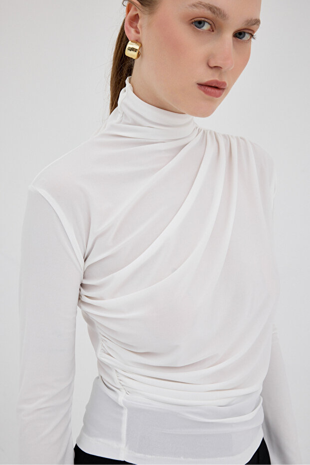 2517 بلوزة بأكمام طويلة ورباط باللون البيج - 1