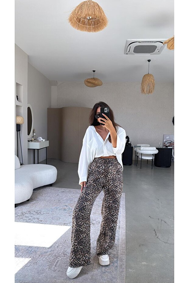 بنطلون من الساتان الحريري بتصميم نمط الفهد - 1