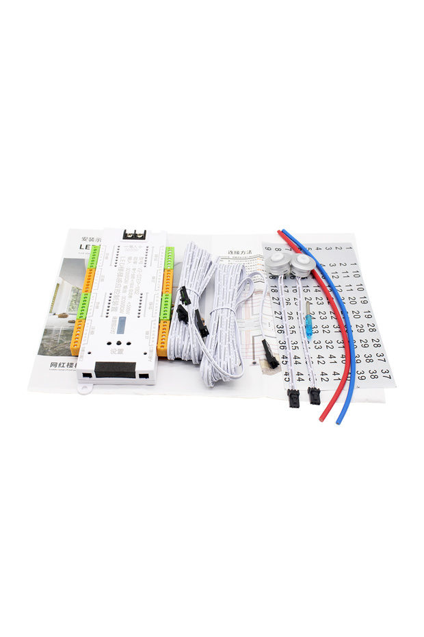 جهاز تحكم مستشعر حركة الدرج الأبيض DC 12V 24V 32 قناة مستشعر PIR إضاءة ليلية أوتوماتيكية داخلية S