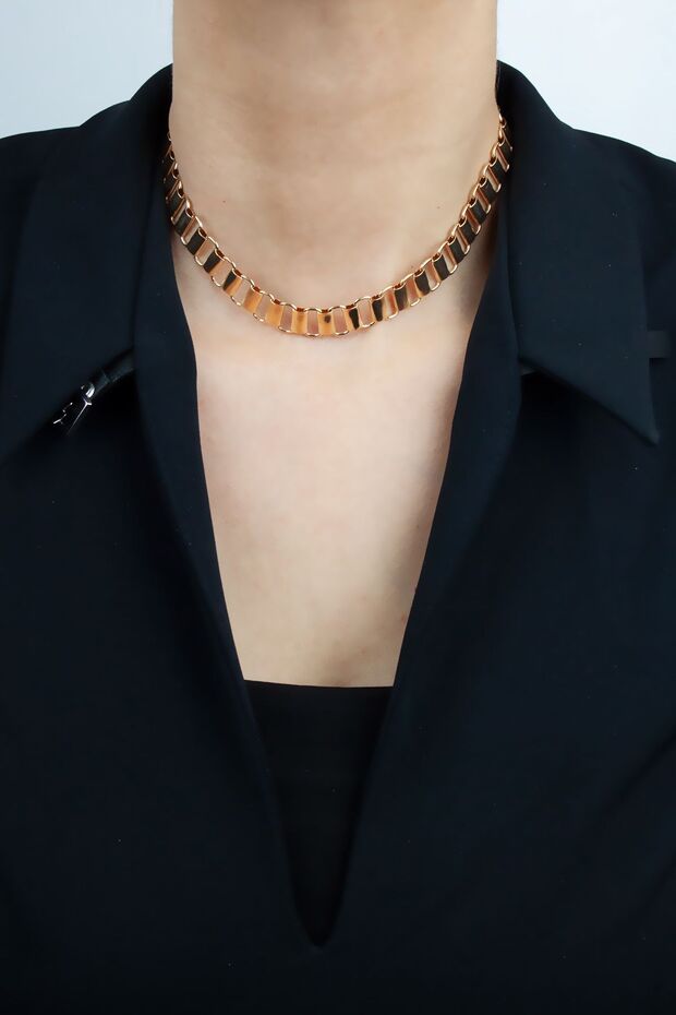 Rectangle Form Classic Gold Necklace