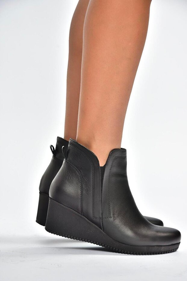 V999100803 Black Genuine Leather Padding Sole Women's Boots