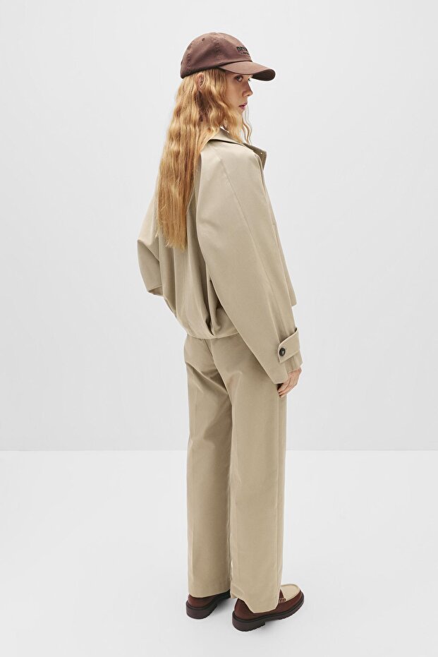 Volanlı kollu kısa trençkot - 7