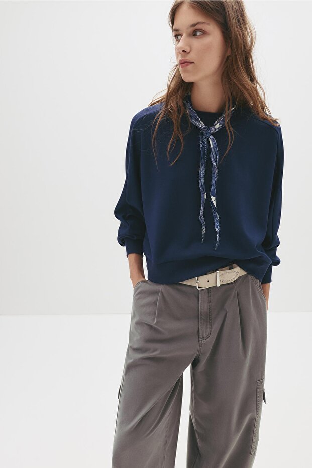 Düz renk bisiklet yaka sweatshirt - 1