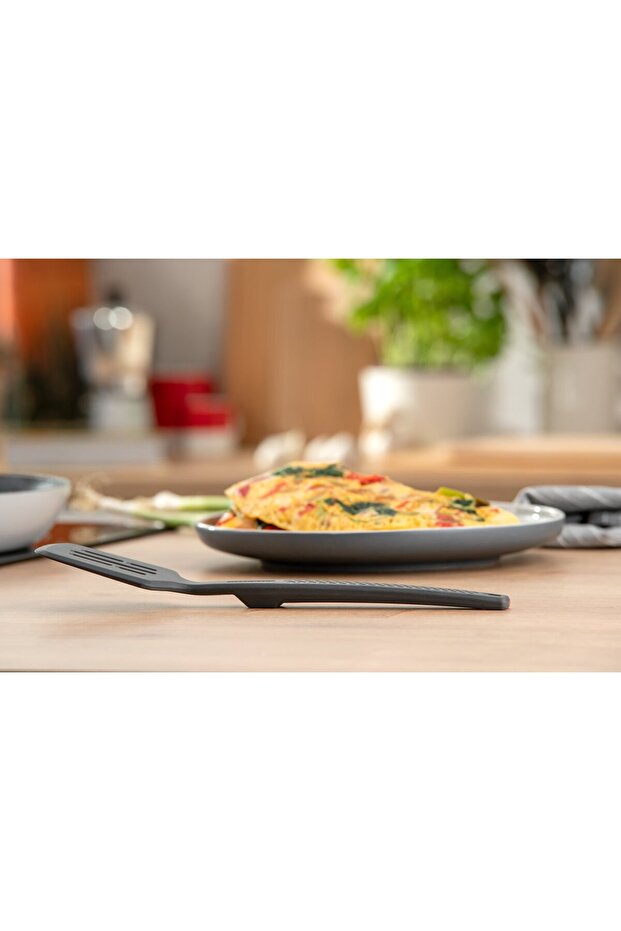 Spatulă perforată Statement - 3