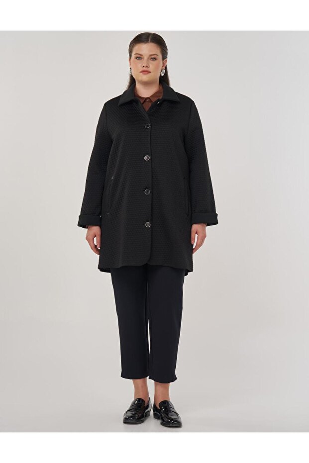 سترة بنمط منقوش باللون الأسود - 3