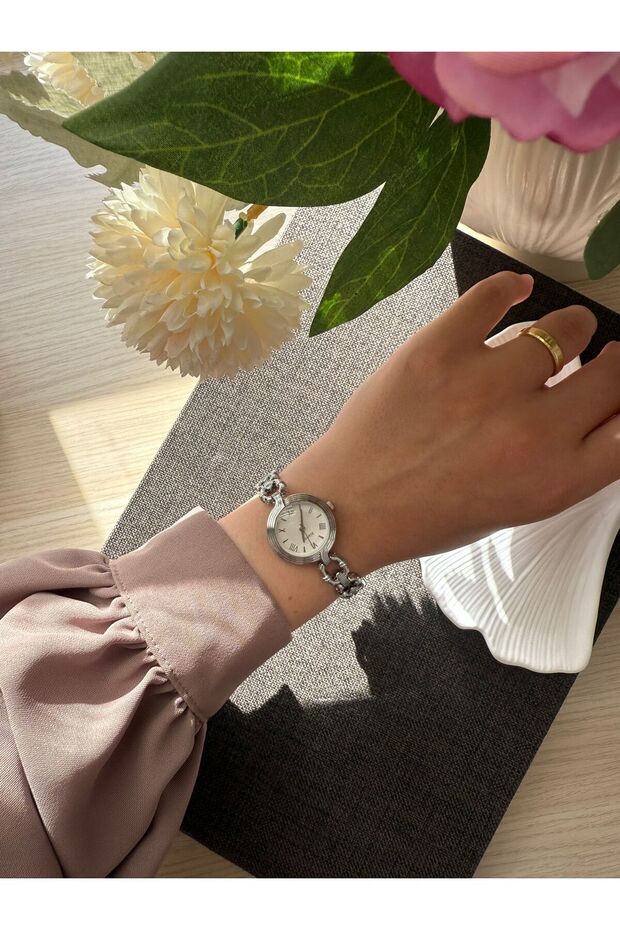 Retro Minimal Metal Strap Vintage Women's Wristwatch