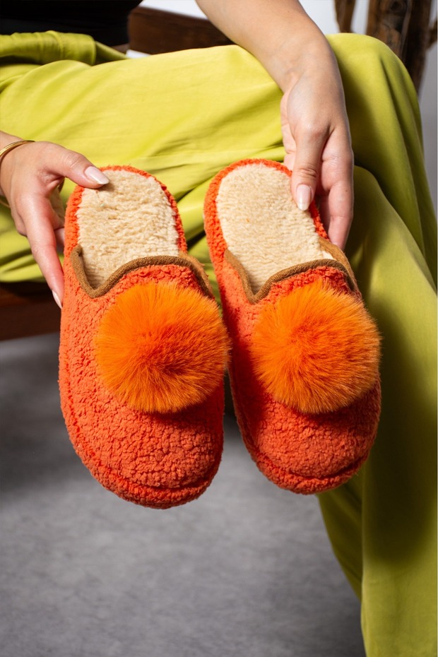 Turuncu PonPon Kışlık Kadın Terlik - 1