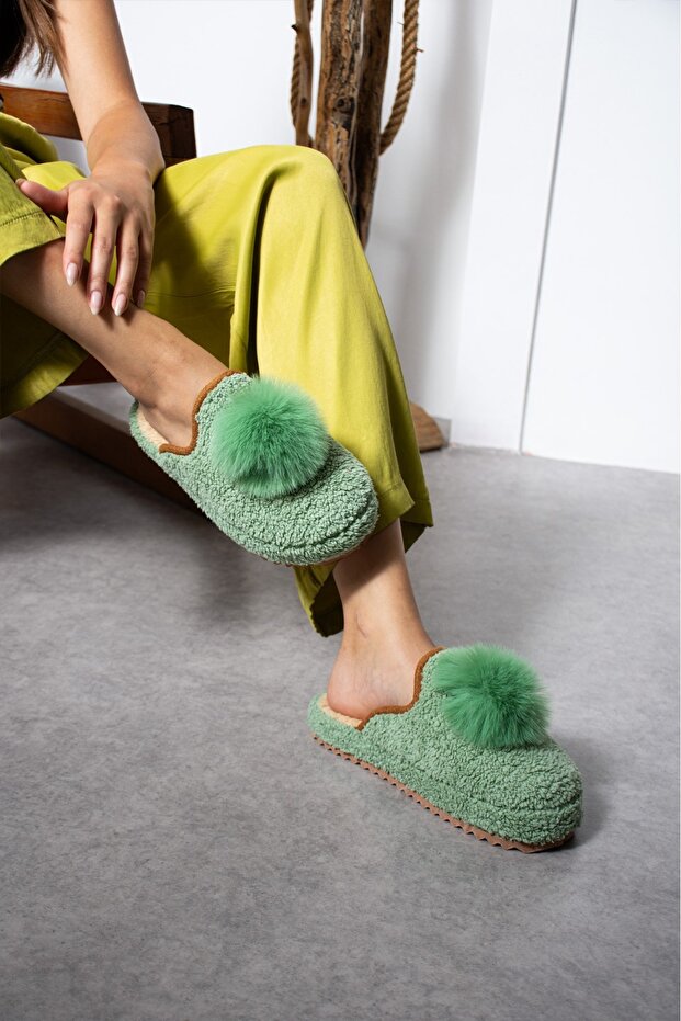 Yeşil PonPon Kışlık Kadın Terlik - 3
