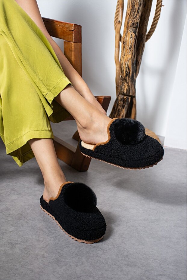 Siyah PonPon Kışlık Kadın Terlik - 7