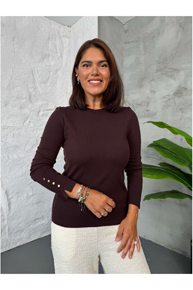 بلوزة تريكو أساسية بأزرار وأكمام بنية اللون - 1