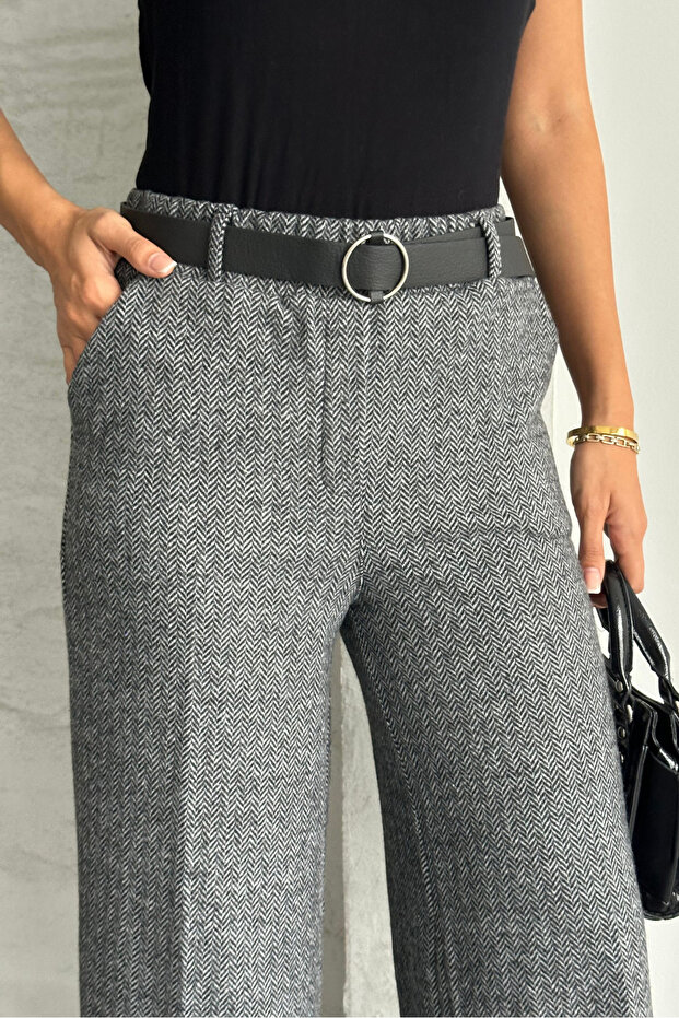 بنطلون نسائي واسع الساق منقوش بحزام وجيوب - 4