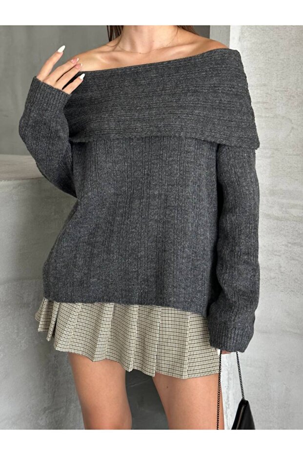 Schulterfreier, gefalteter Pullover - 1