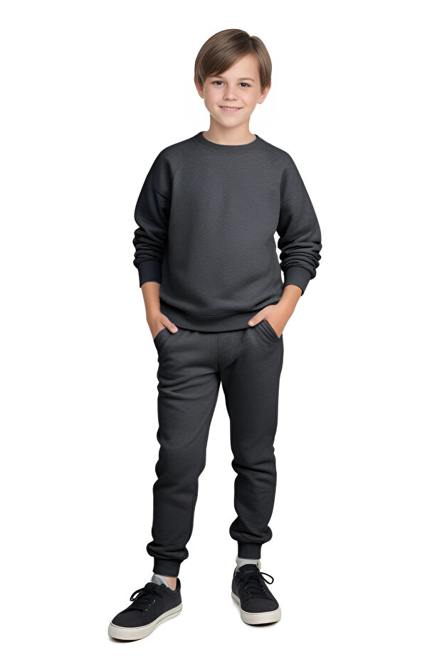 طقم رياضي للأولاد بياقة مستديرة بدون طباعة بتصميم بسيط - 1