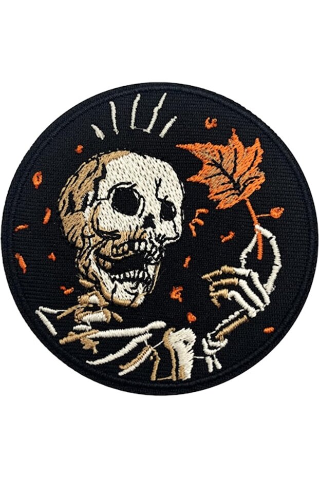 Patch textil brodat cu Regele Schelet, 7 cm - 1