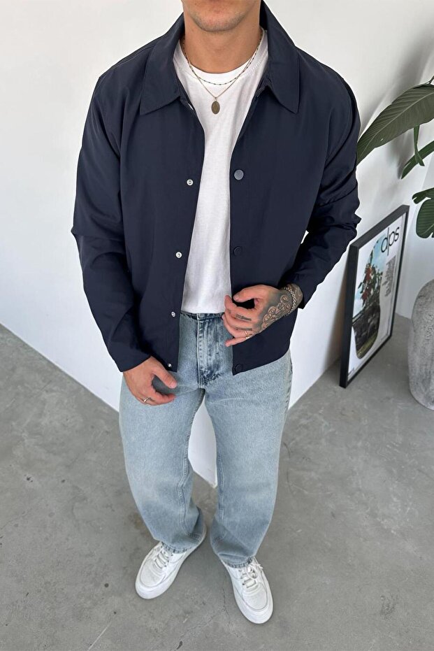 سترة مريحة بأزرار كبس أساسية باللون الأزرق الداكن - 1