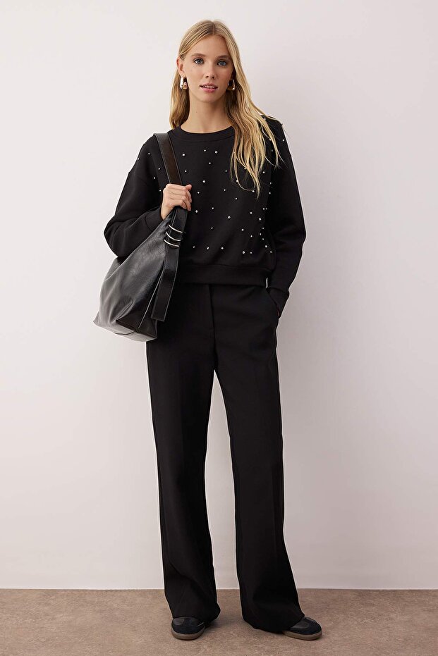 Siyah Taş Akseusar Detaylı Bisiklet Yaka Regular Crop Örme Sweatshirt TWOAW26SW00090 - 2