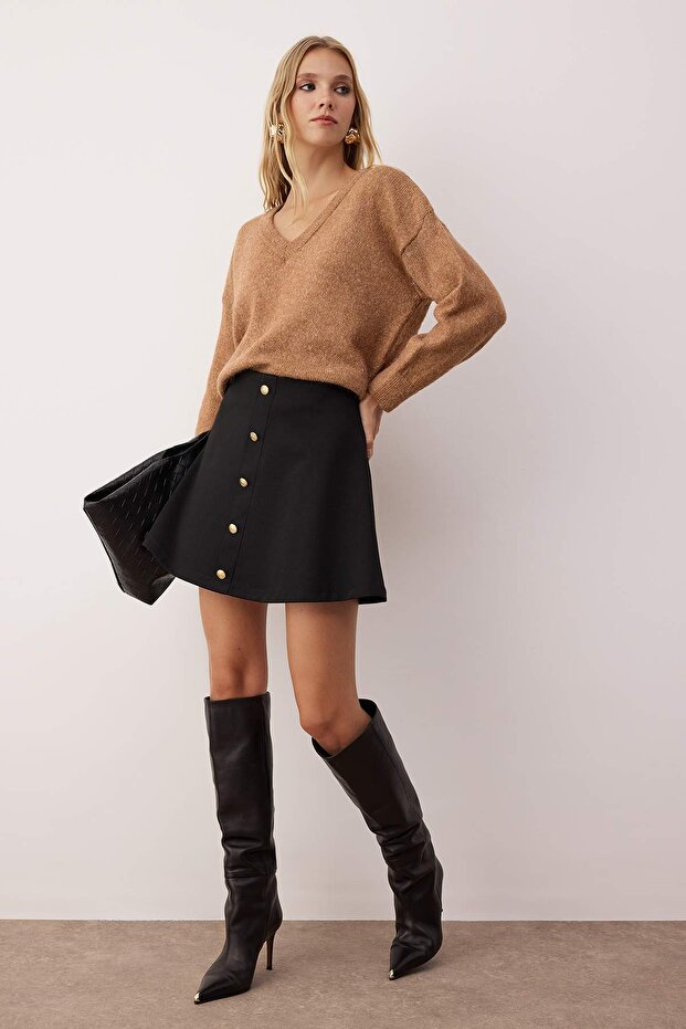 Czarna mini spódniczka z guzikami, o kroju litery A i dzwonowatym dołem TWOAW26ET00085 - 1