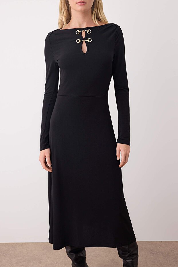Siyah Aksesuar Detaylı Bodycon Maxi Esnek Örme Elbise TWOAW26EL00209 - 3