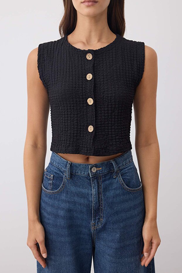Siyah Dokulu Düğmeli Fitted Crop Esnek Örme Bluz Yelek TWOAW26YE00059 - 3