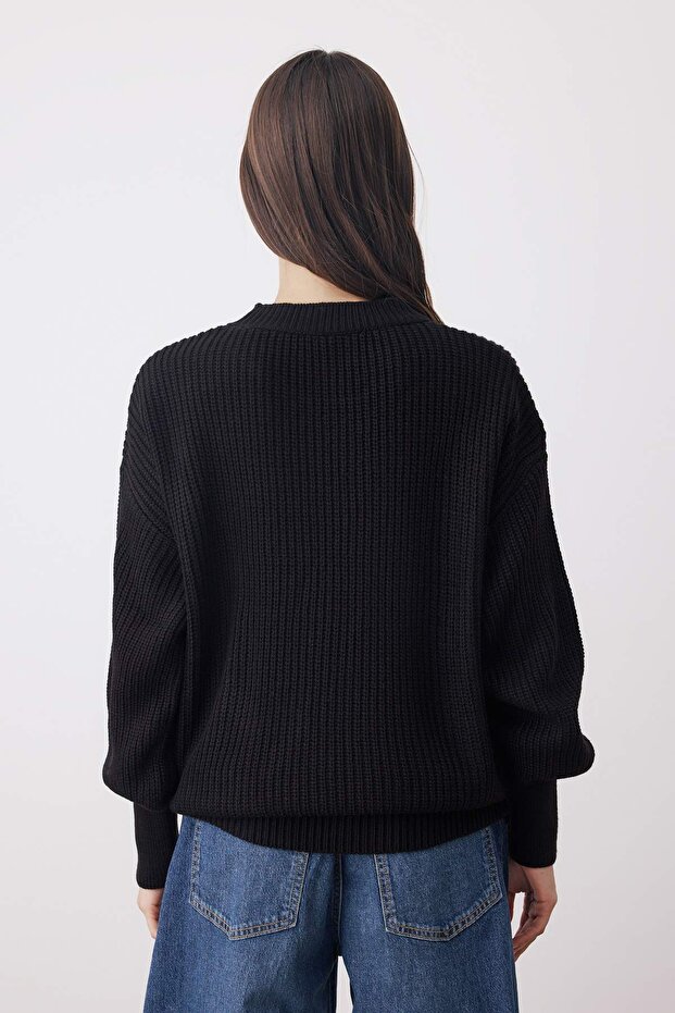 Schwarzer Basic-Strickpullover mit weitem Schnitt TWOAW23KZ01448 - 5