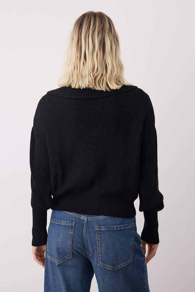 Čierny pletený sveter s golierom - široký strih, na zips Twoaw24Hi00072 - 5