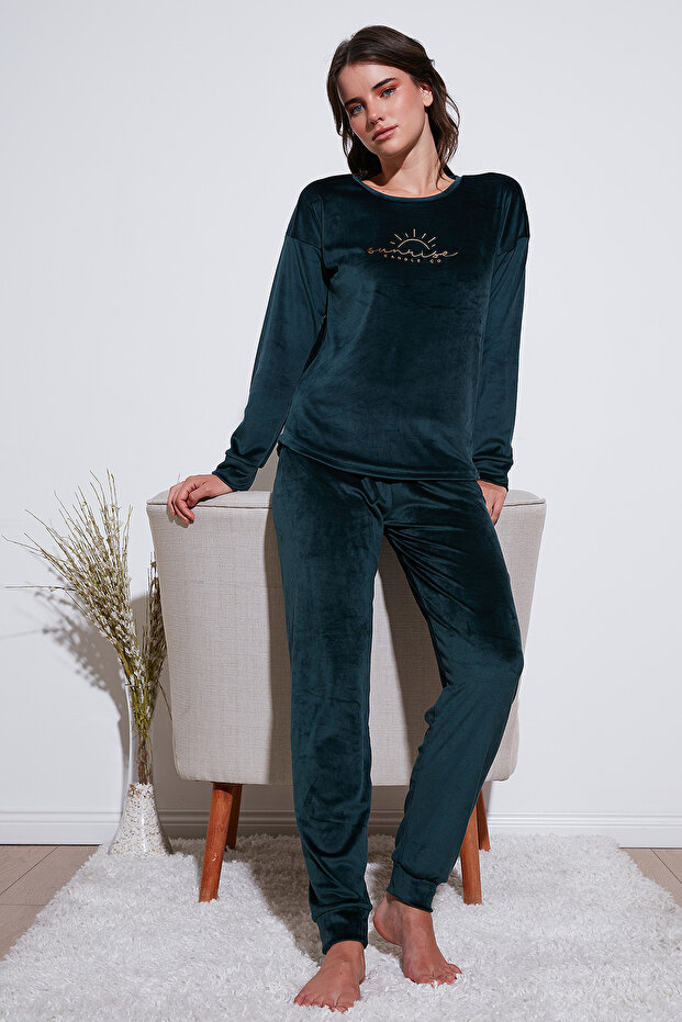 Standard Fit Crew Neck Soft Velvet Pajama Set Pajama Set 6094201