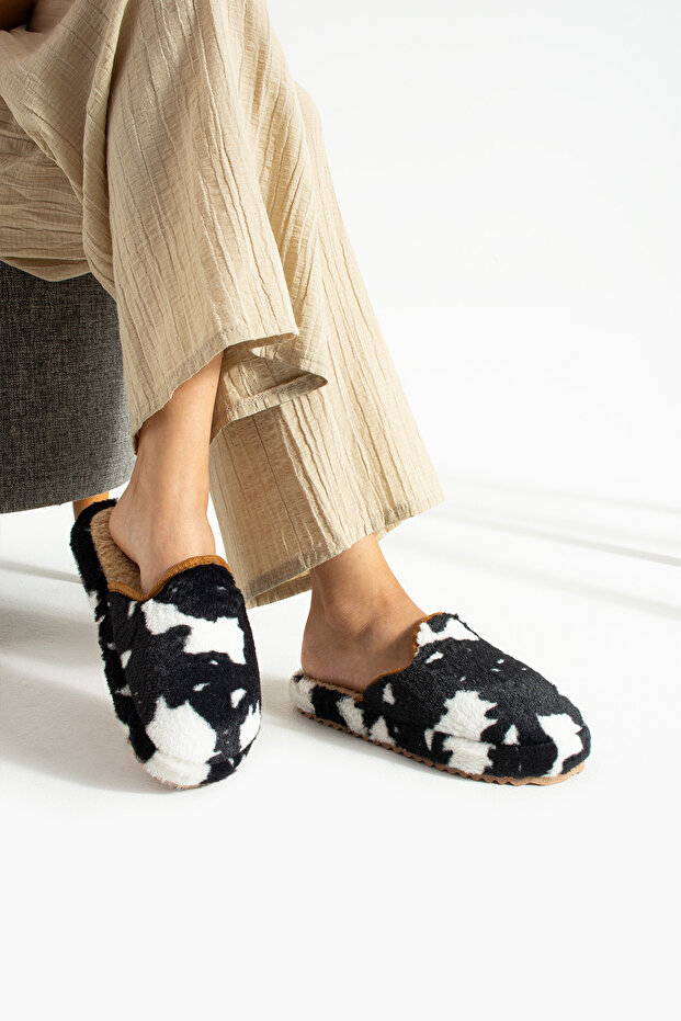 Černobílé vlněné zimní pantofle - 2