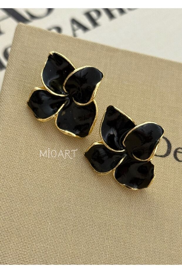 Mineli Kadın Çiçek Model Küpe