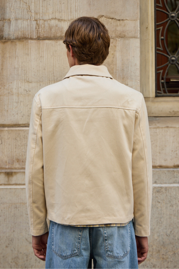 معطف من القماش التقني للرجال باللون البيج - 7