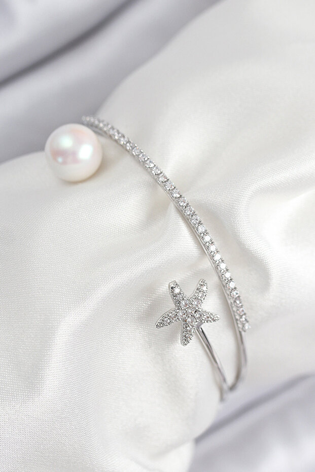 Brass Zircon Stone Star and Pearl Model Silver Color Women's Bracelet -