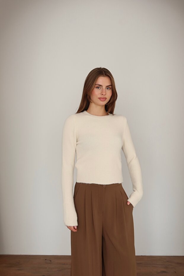 Women's Feathered Soft Textured Knitwear Sweater