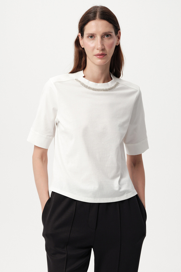 Crew Neck Knitted White T-Shirt with Stones on the Collar