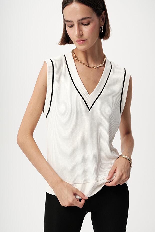 V Yaka Kolsuz Örme Ekru Bluz - 1