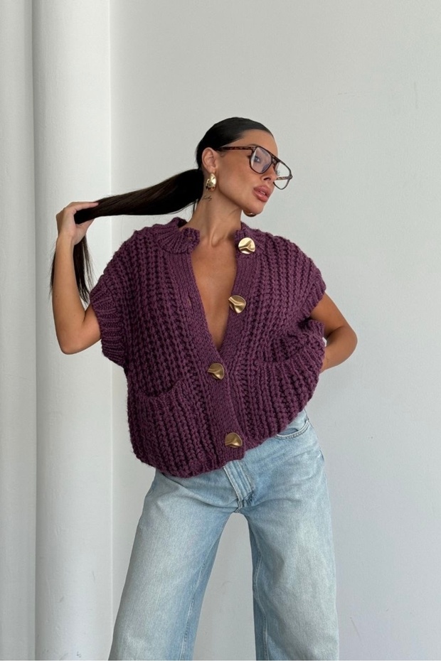 Soft Textured Knitwear Vest with Large Button Detail Aw25Yl0004