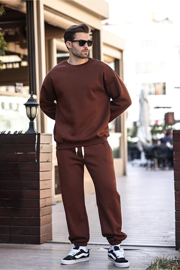 طقم بدلة رياضية أساسية ذات ياقة دائرية باللون البني المر E7329 - 2