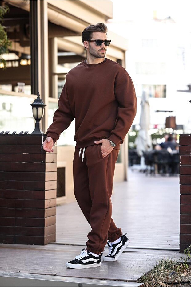 طقم بدلة رياضية أساسية ذات ياقة دائرية باللون البني المر E7329 - 3