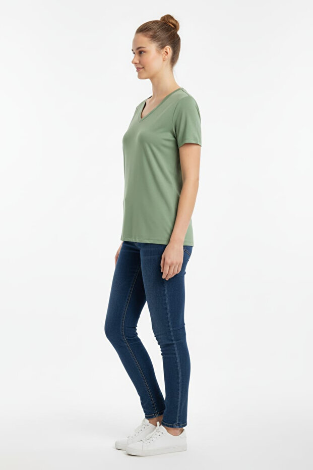 تي شيرت أساسي من قماش المودال برقبة على شكل حرف V من كاجلا - 2