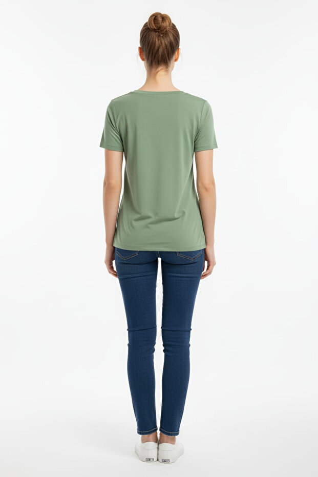 تي شيرت أساسي من قماش المودال برقبة على شكل حرف V من كاجلا - 3