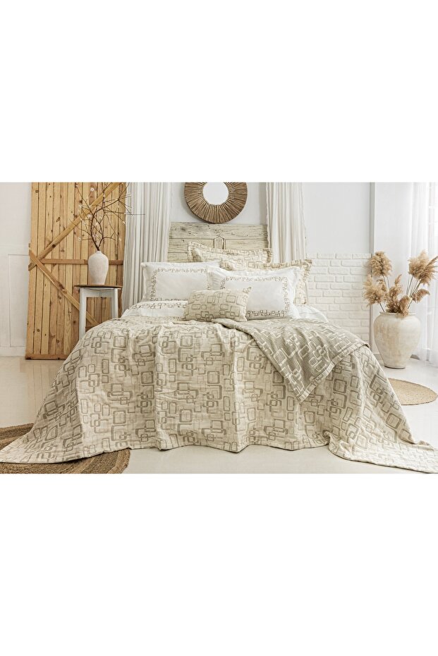 Felix 8 Piece Bedspread