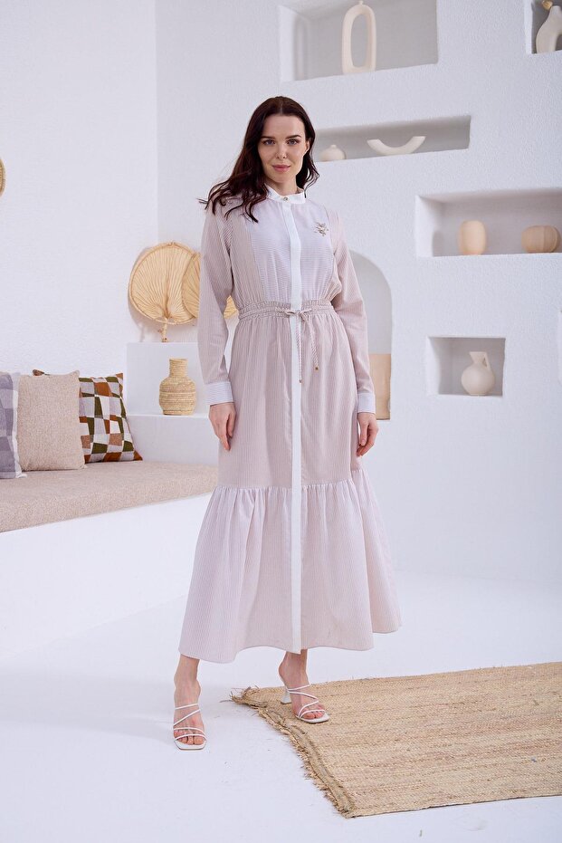 AKSESUAR DETAYLI ÇİZGİLİ ELBİSE - 3