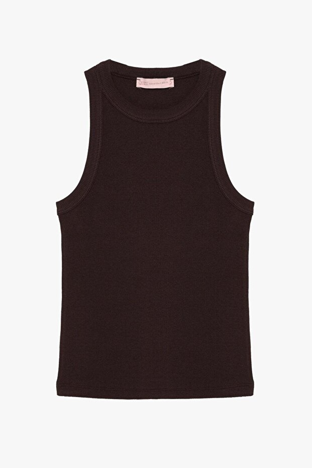 قميص داخلي أساسي مضلع برقبة رسن بني داكن - 1