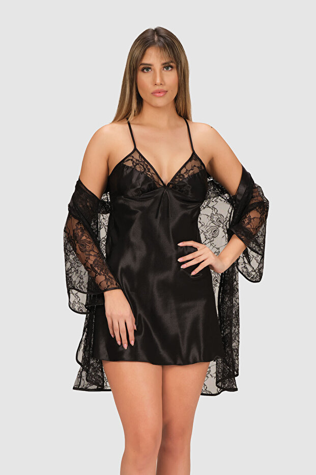 طقم ثوب نوم من الساتان باللون الأسود