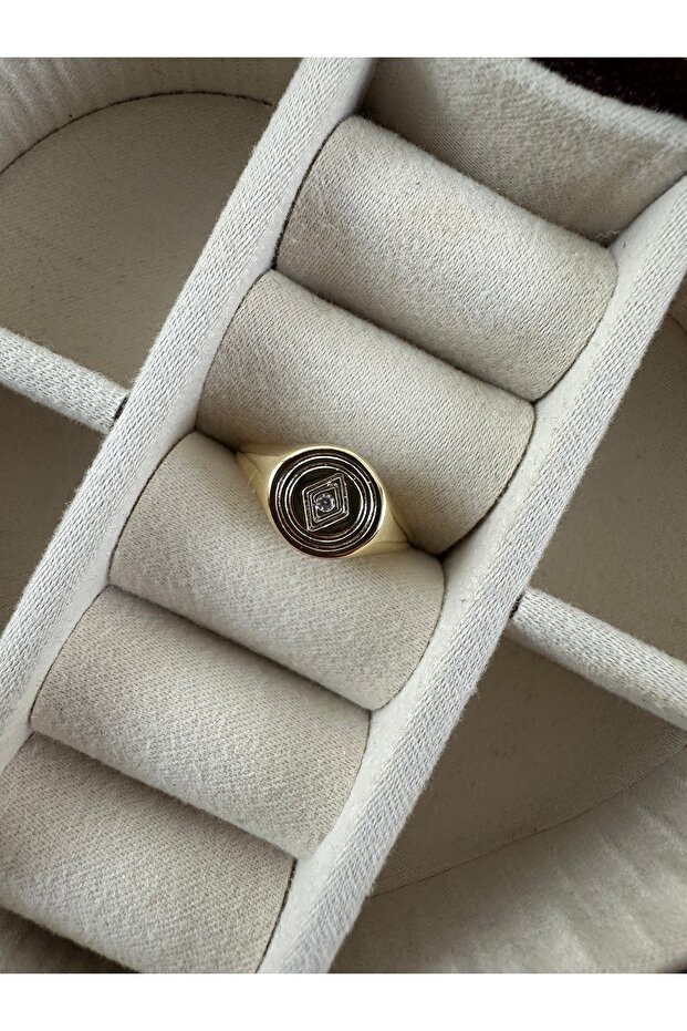 خاتم المتاهة الذهبي - 1