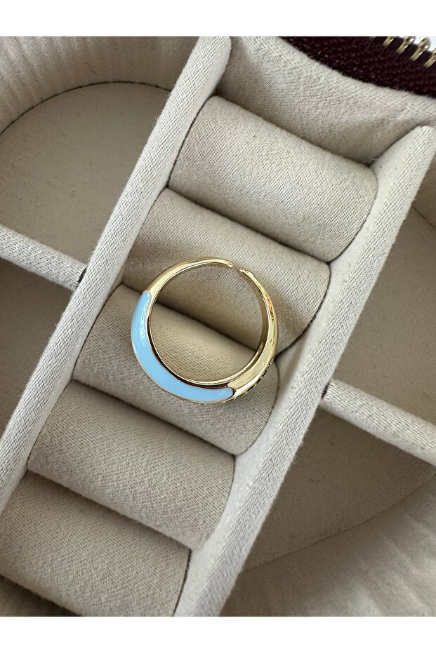 خاتم ذهبي مرصع بالمينا الزرقاء والأحجار الكريمة متعددة الألوان - 2