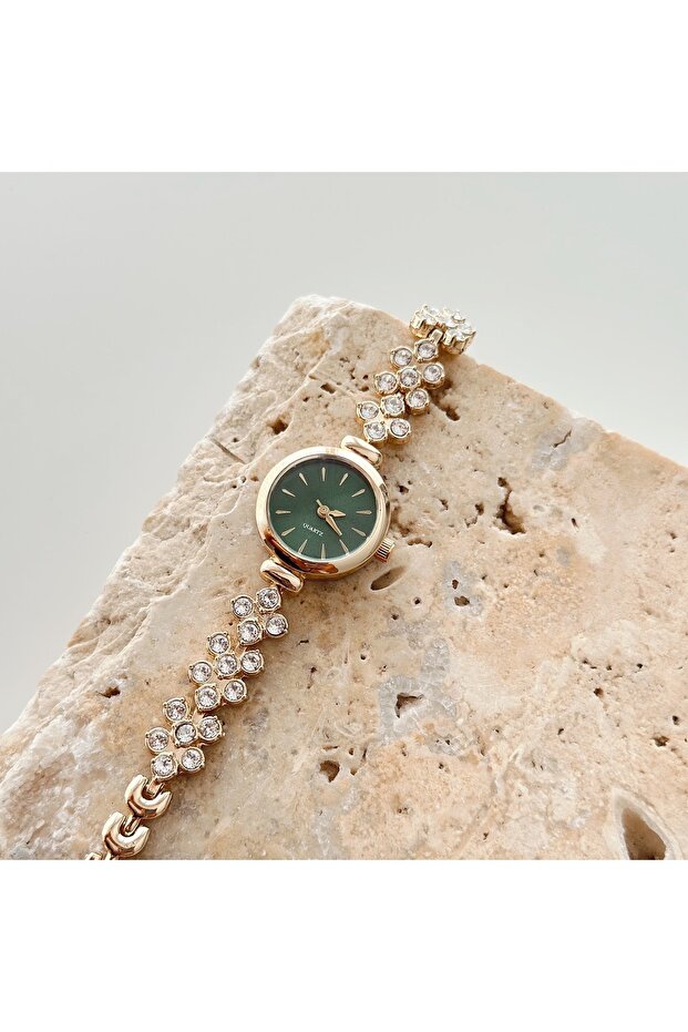 ساعة أفينور - 1