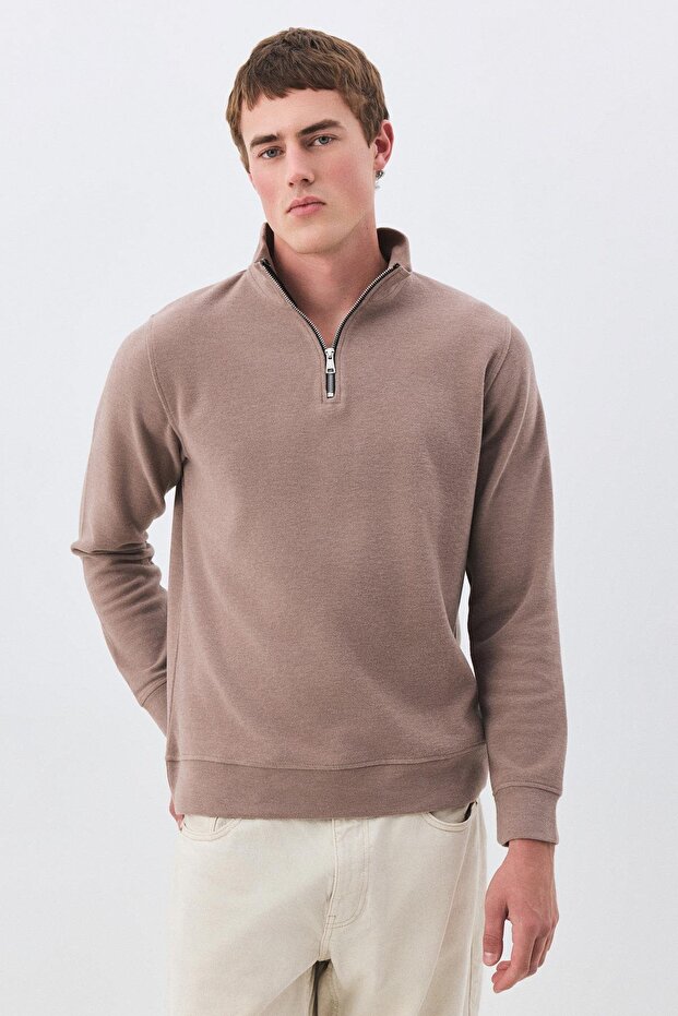 Men's Standard Fit Cotton Thessaloniki Fabric Half Zipper Stand Collar Sweatshirt Camel